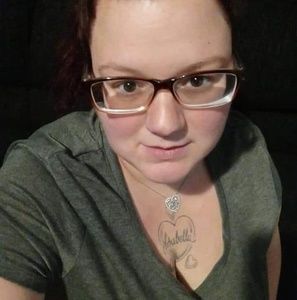 Meet your Posher, Lenora